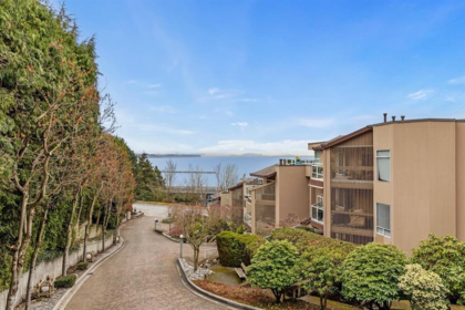 Outdoor Patio Photo of 102 15025 Victoria Avenue, White Rock, BC