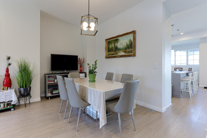 Kitchen Island Photo of 4705 Hazelnut Way, Tsawwassen, BC