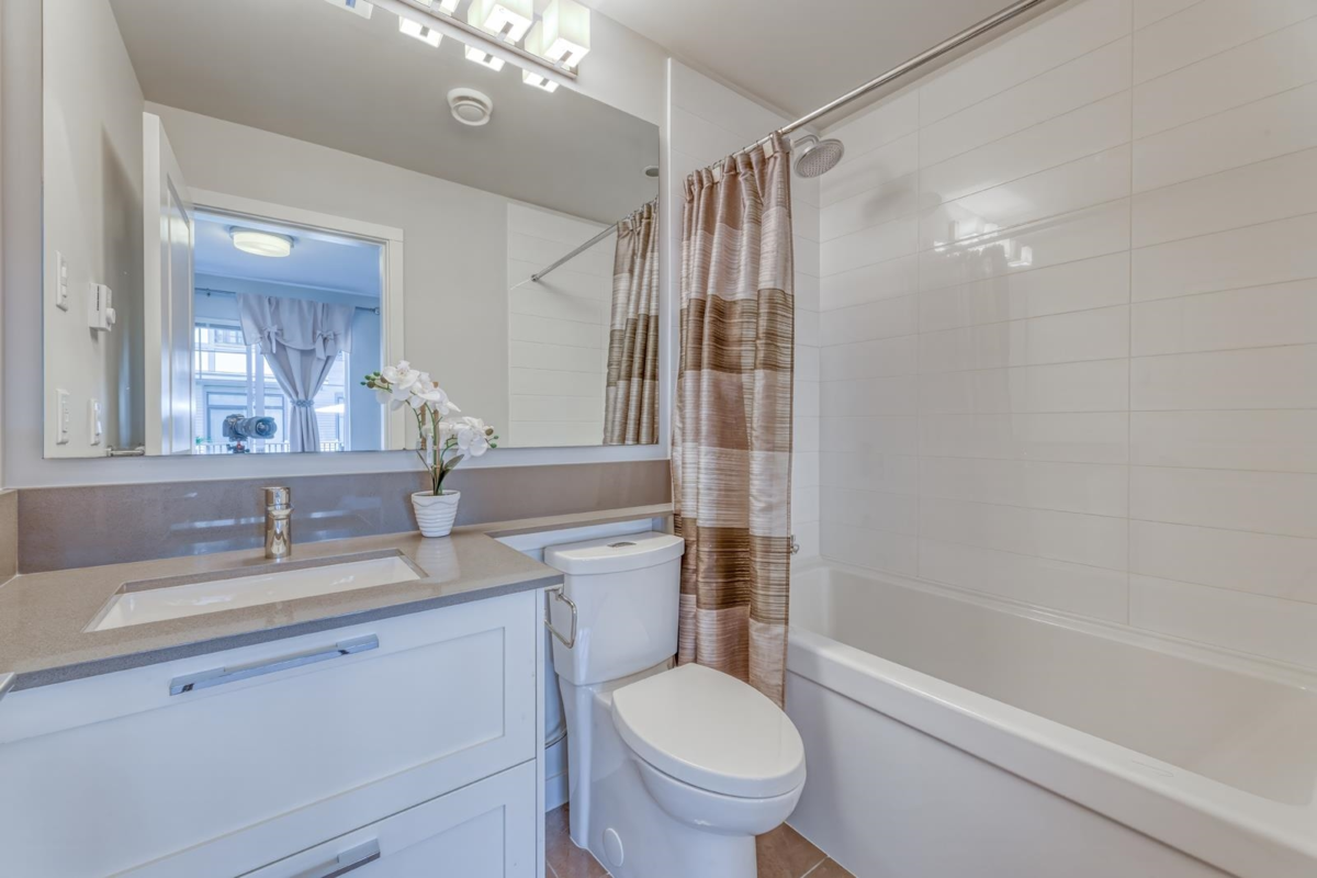 Entry Foyer Photo of 34 3306 Princeton Avenue, Coquitlam, BC
