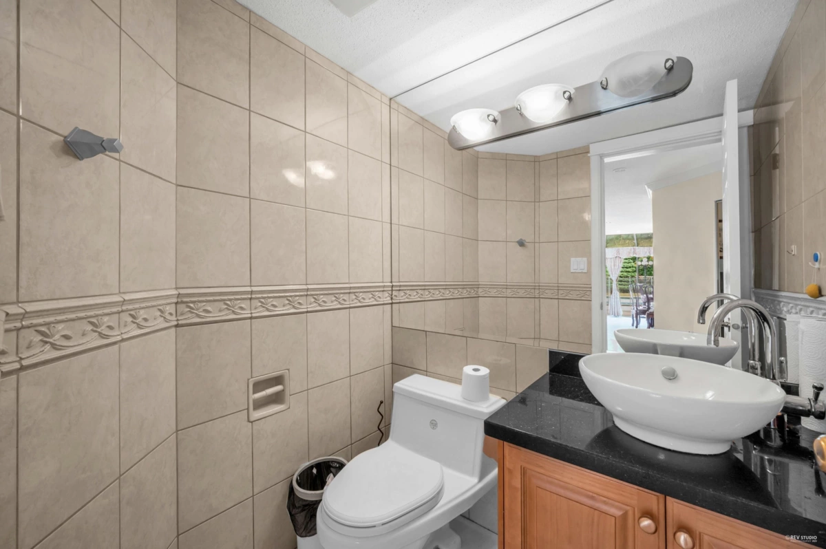 Guest Bathroom Photo of 11681 Summit Crescent, Delta, BC