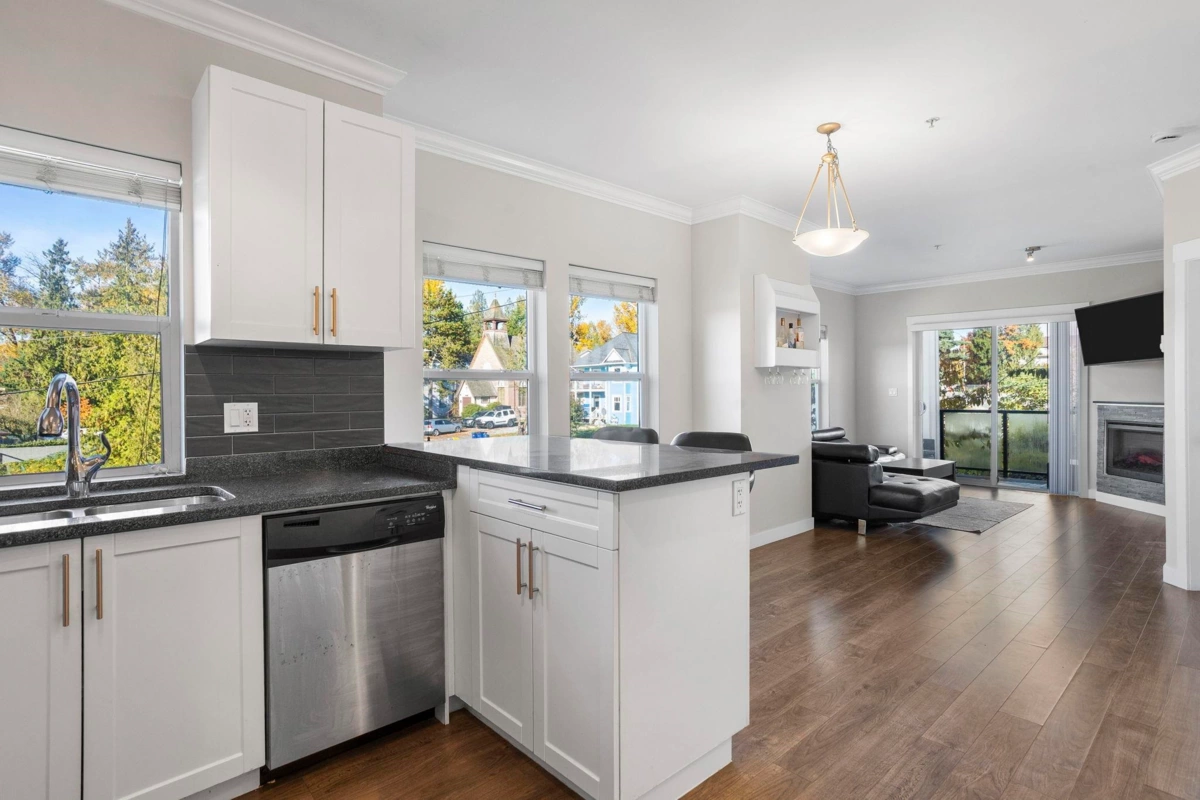 Kitchen Photo of 301 11580 223 Street, Maple Ridge, BC