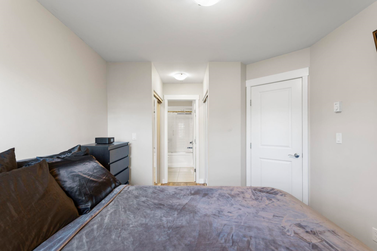 Powder Room Photo of 301 11580 223 Street, Maple Ridge, BC