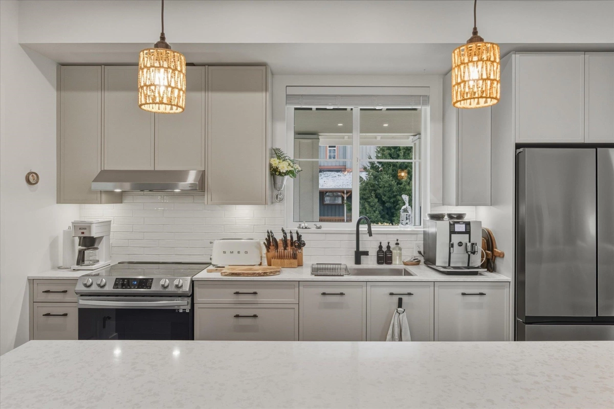 Breakfast Nook Photo of 1 7360 Crabapple Court, Pemberton, BC