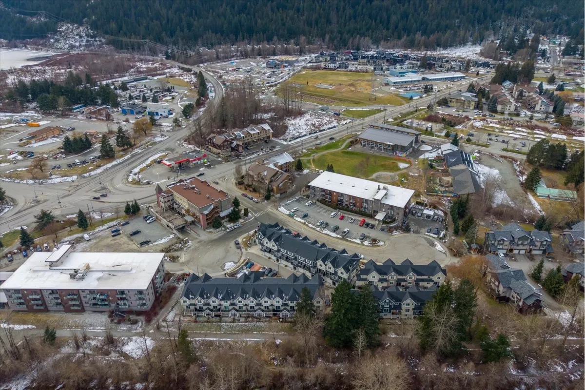 Community Amenities Photo (Clubhouse) of 1 7360 Crabapple Court, Pemberton, BC