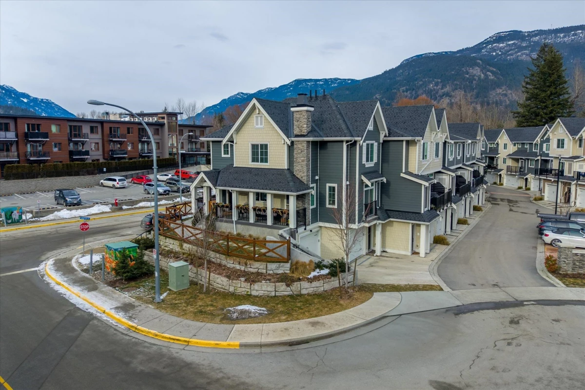 Hot Tub / Spa Photo of 1 7360 Crabapple Court, Pemberton, BC