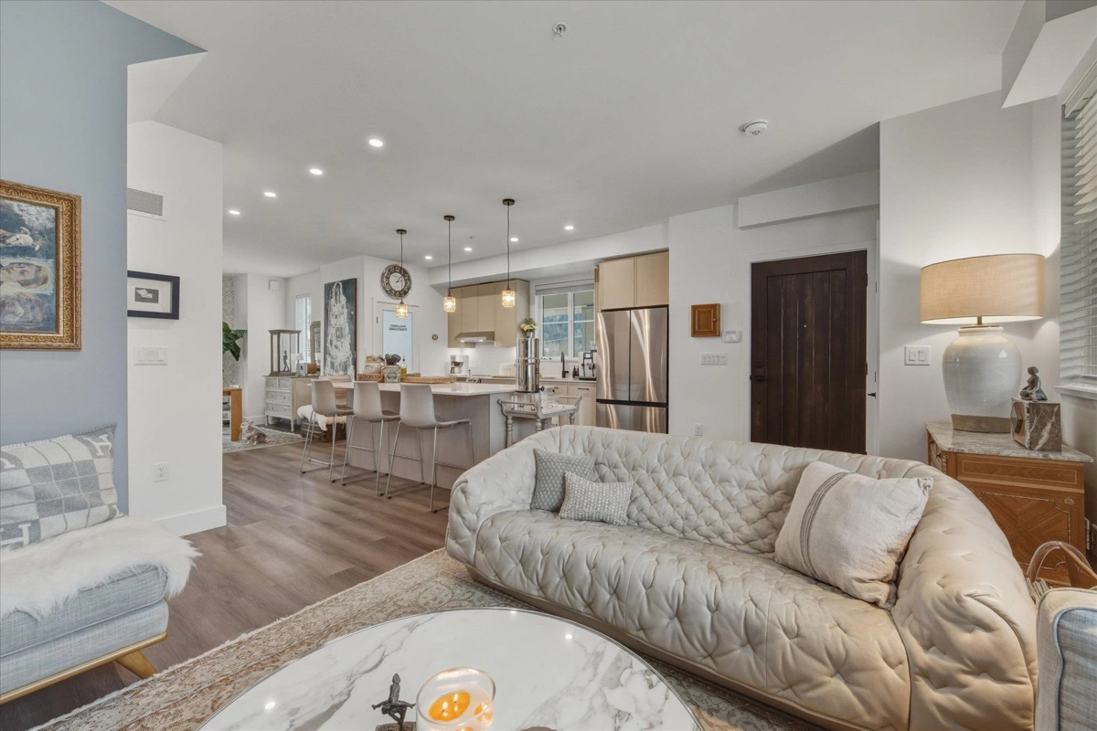 Kitchen Photo of 1 7360 Crabapple Court, Pemberton, BC