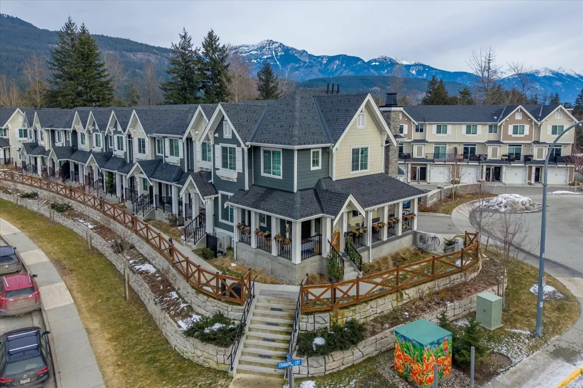 Outdoor Kitchen Photo of 1 7360 Crabapple Court, Pemberton, BC