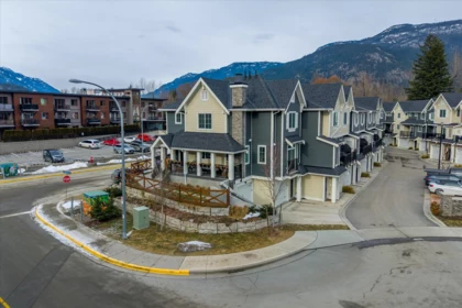 Hot Tub / Spa Photo of 1 7360 Crabapple Court, Pemberton, BC