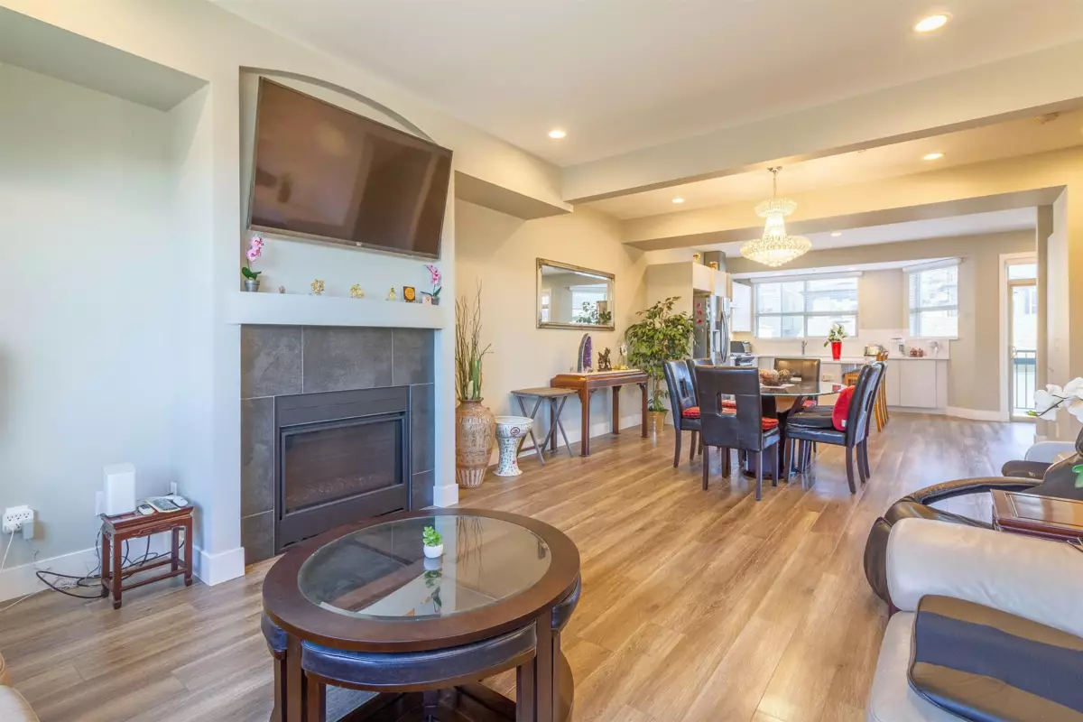 Family Room Photo of 13712 232 Street, Maple Ridge, BC