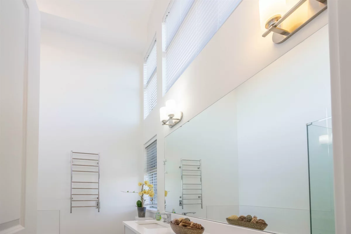 Guest Bathroom Photo of 13712 232 Street, Maple Ridge, BC