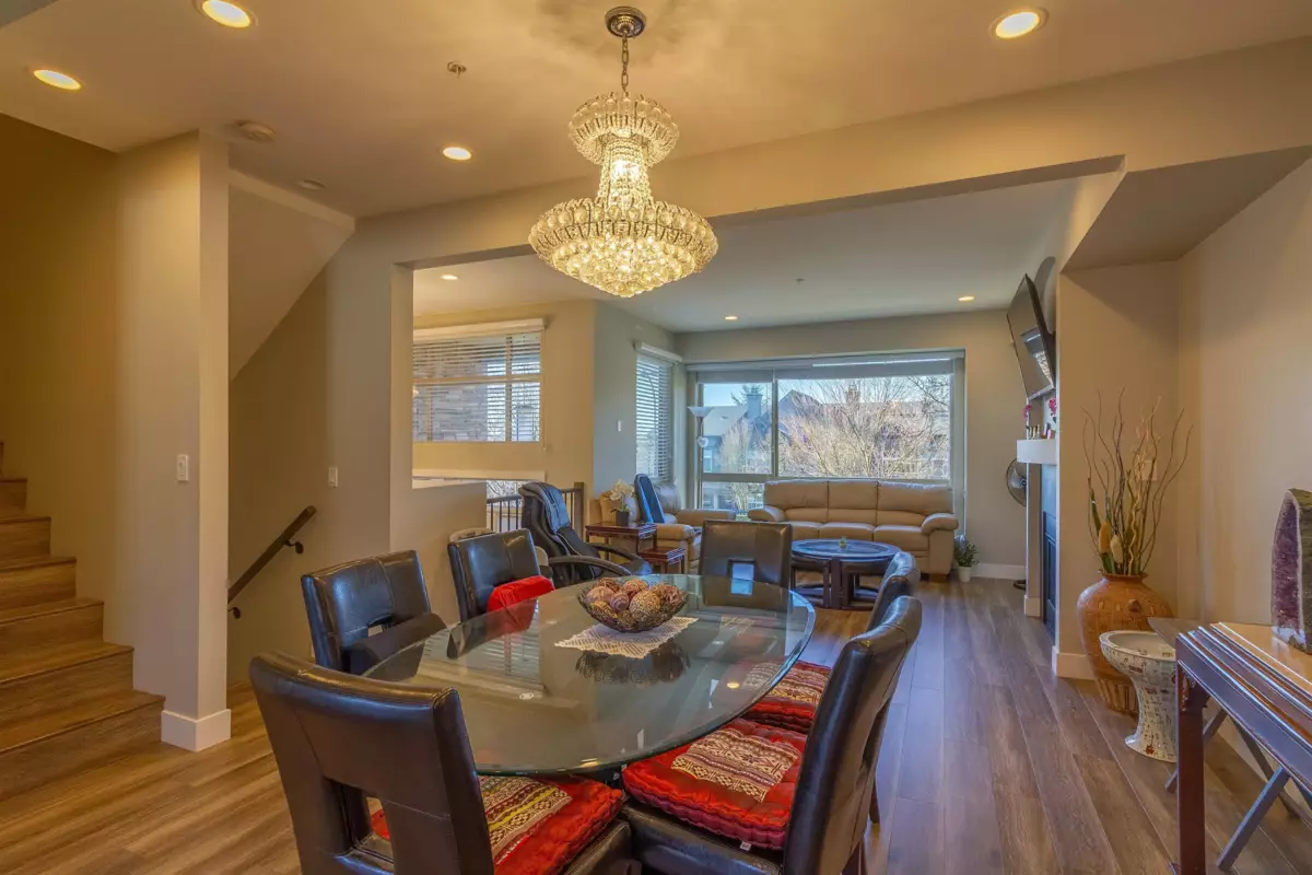 Kitchen Island Photo of 13712 232 Street, Maple Ridge, BC