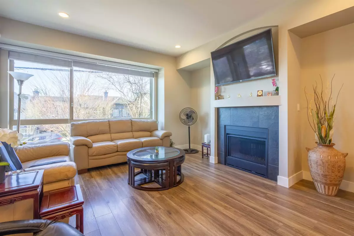 Living Room Photo of 13712 232 Street, Maple Ridge, BC