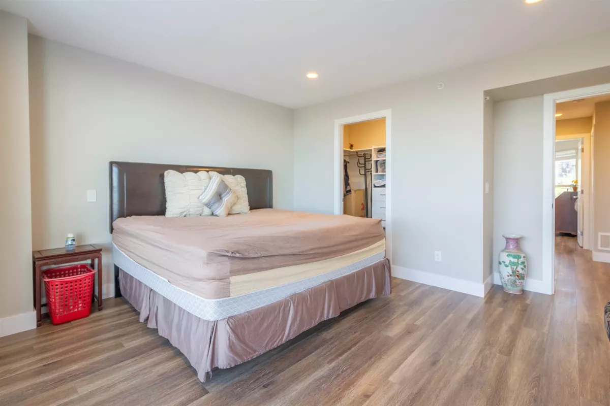 Primary Bathroom Photo of 13712 232 Street, Maple Ridge, BC