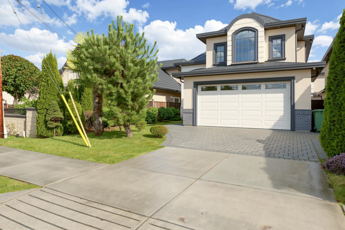 Garden / Landscaping Photo of 5028 Maple Road, Richmond, BC