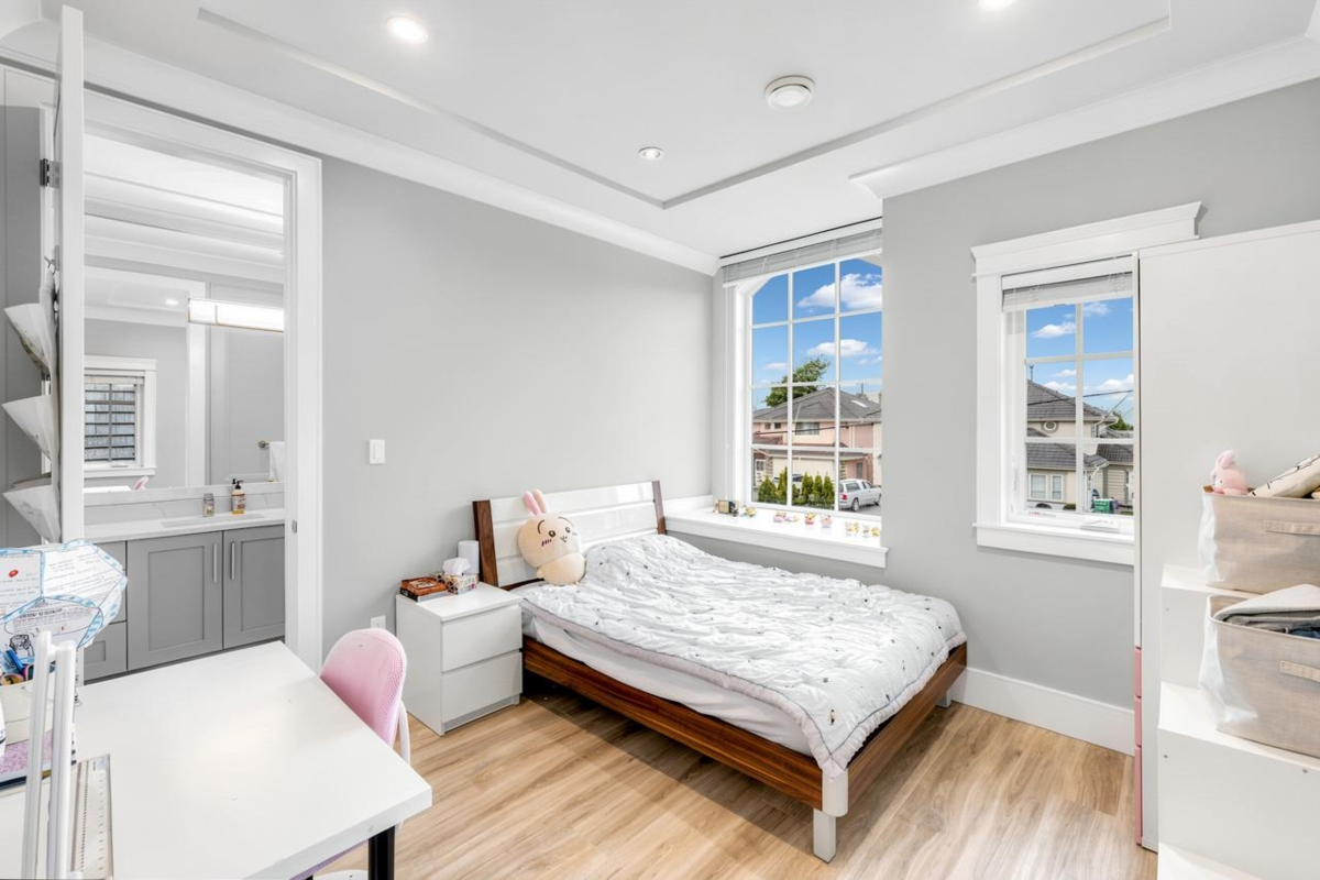 Mudroom Photo of 5028 Maple Road, Richmond, BC