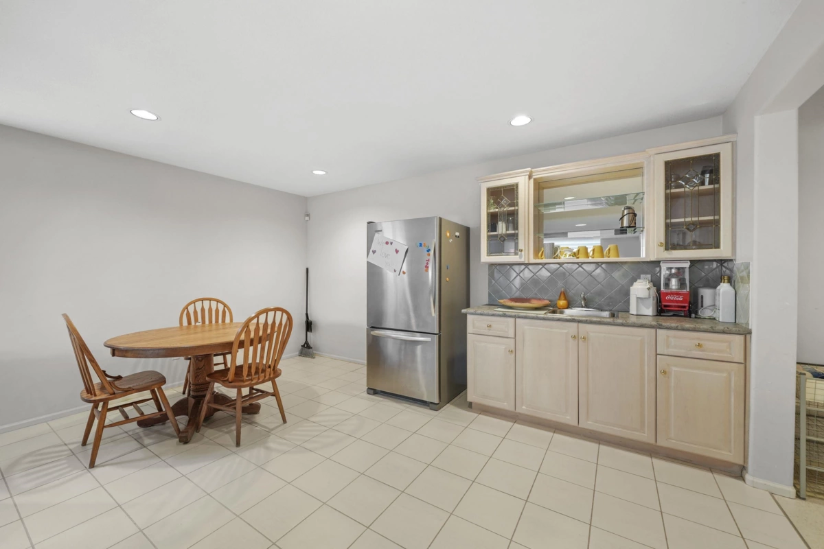 Front Yard Photo of 220 Fern Drive, Anmore, BC