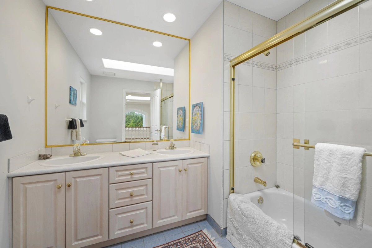 Hallway Photo of 220 Fern Drive, Anmore, BC