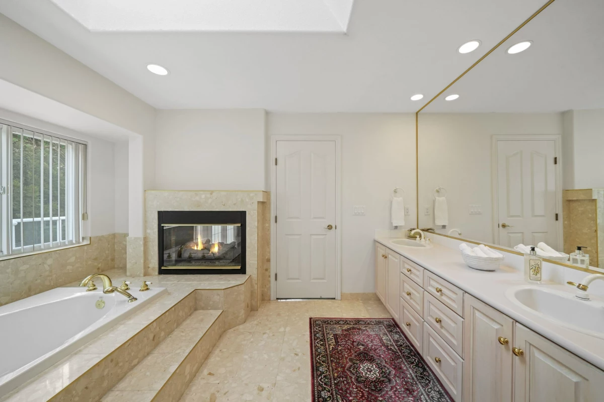 Outdoor Deck Photo of 220 Fern Drive, Anmore, BC