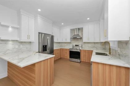 Guest Bathroom Photo of 5 2168 W Vinewood Street, Abbotsford, BC
