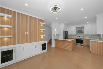 Kitchen Island Photo of 5 2168 W Vinewood Street, Abbotsford, BC