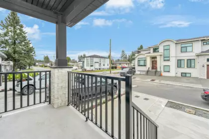 Kitchen Photo of 5 2168 W Vinewood Street, Abbotsford, BC