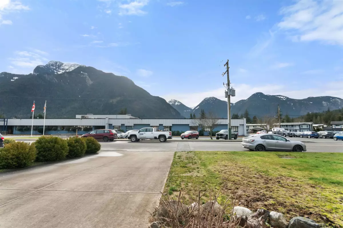 Backyard Photo of 1 425 Stuart Street, Hope, BC