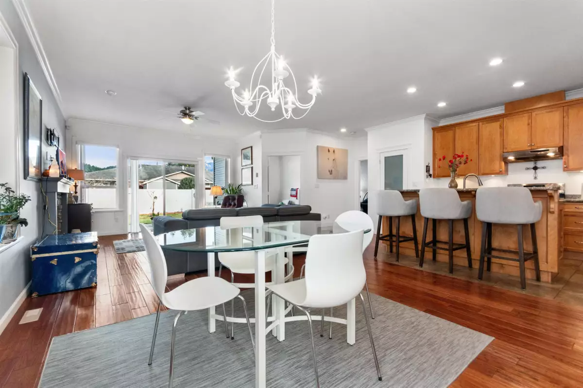 Dining Area Photo of 1 425 Stuart Street, Hope, BC