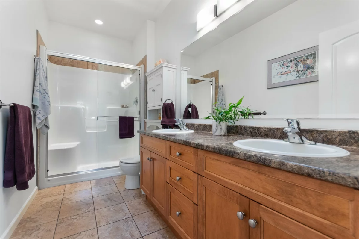 Entry Foyer Photo of 1 425 Stuart Street, Hope, BC