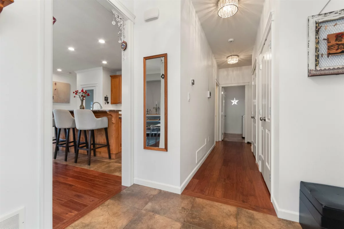 Family Room Photo of 1 425 Stuart Street, Hope, BC