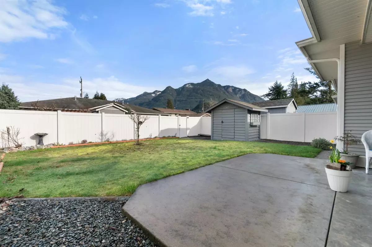 Front Yard Photo of 1 425 Stuart Street, Hope, BC