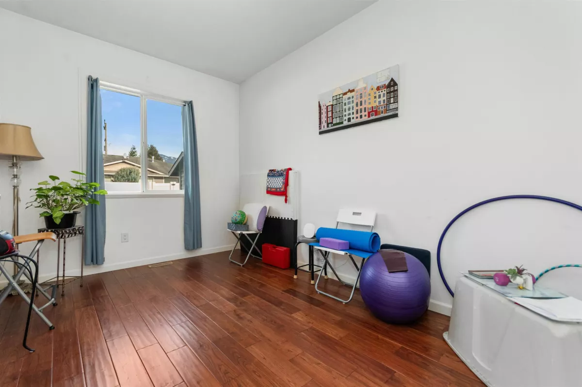 Hallway Photo of 1 425 Stuart Street, Hope, BC