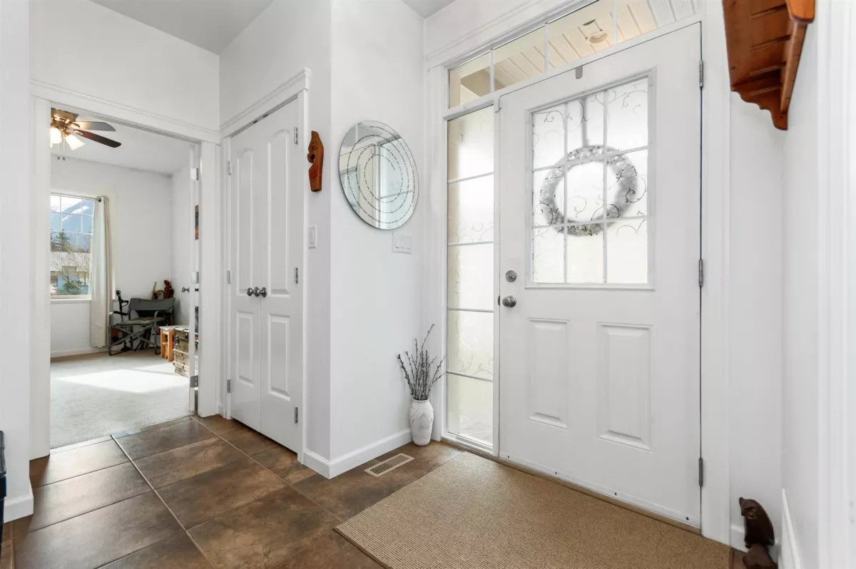 Living Room Photo of 1 425 Stuart Street, Hope, BC