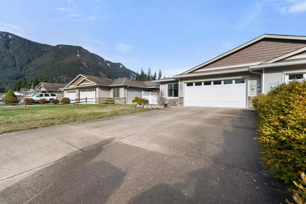 Outdoor Kitchen Photo of 1 425 Stuart Street, Hope, BC