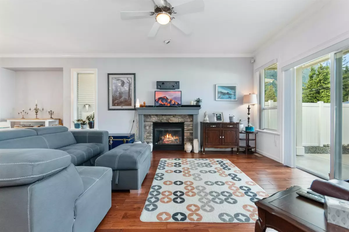 Primary Bathroom Photo of 1 425 Stuart Street, Hope, BC