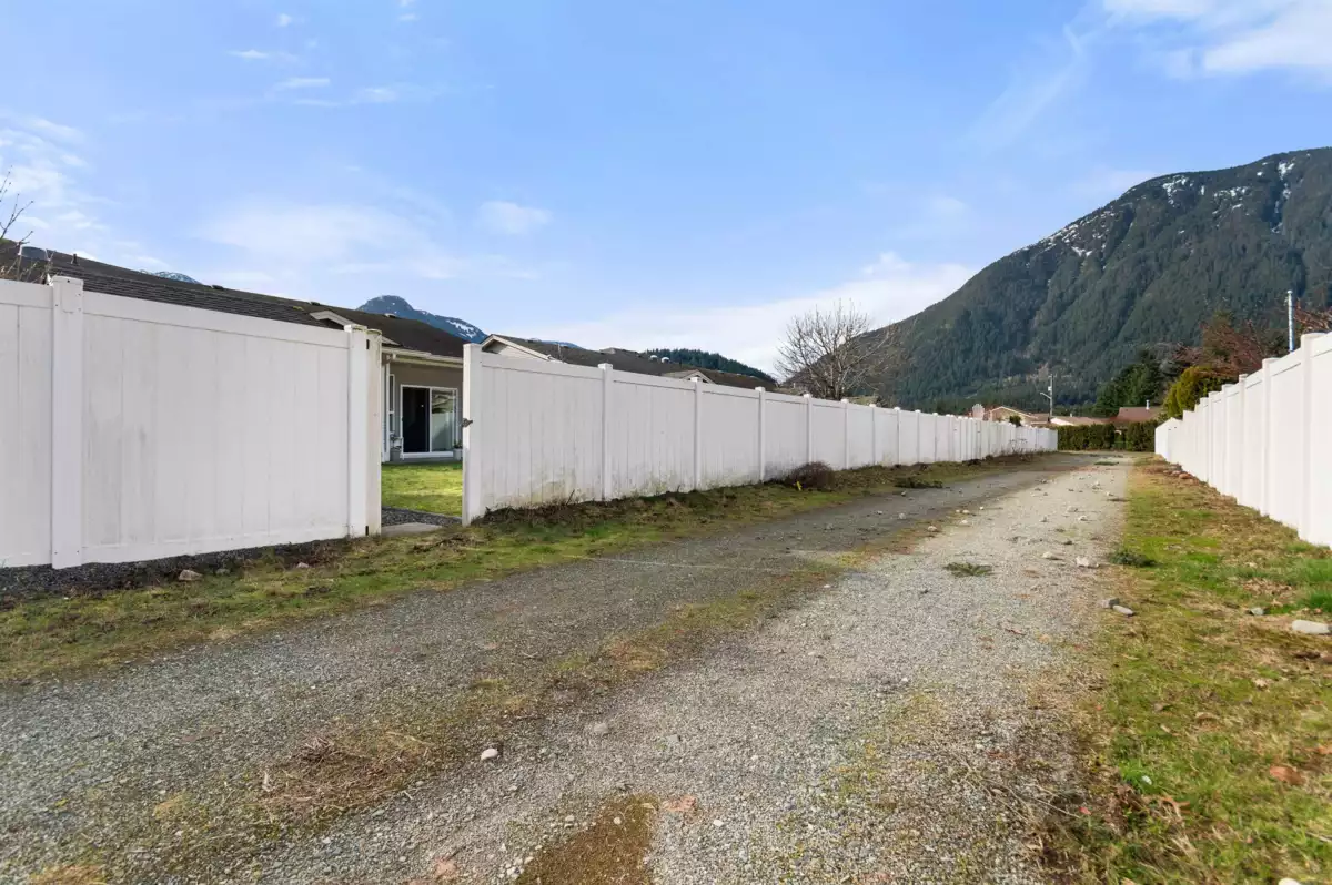 Swimming Pool Photo of 1 425 Stuart Street, Hope, BC