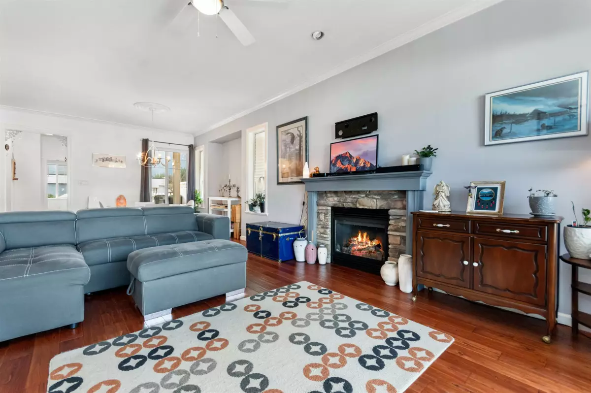 Walk-In Closet Photo of 1 425 Stuart Street, Hope, BC