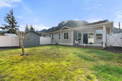 Outdoor Deck Photo of 1 425 Stuart Street, Hope, BC
