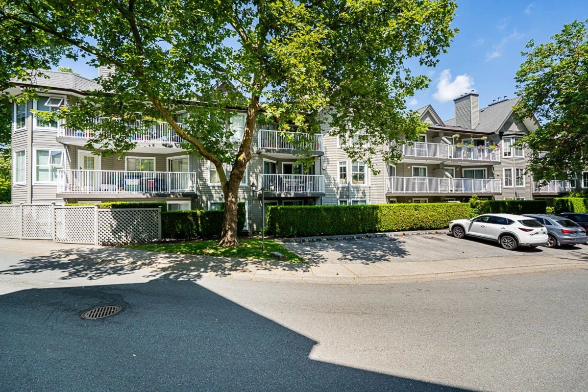 Backyard Photo of 314 15110 108 Avenue, Surrey, BC