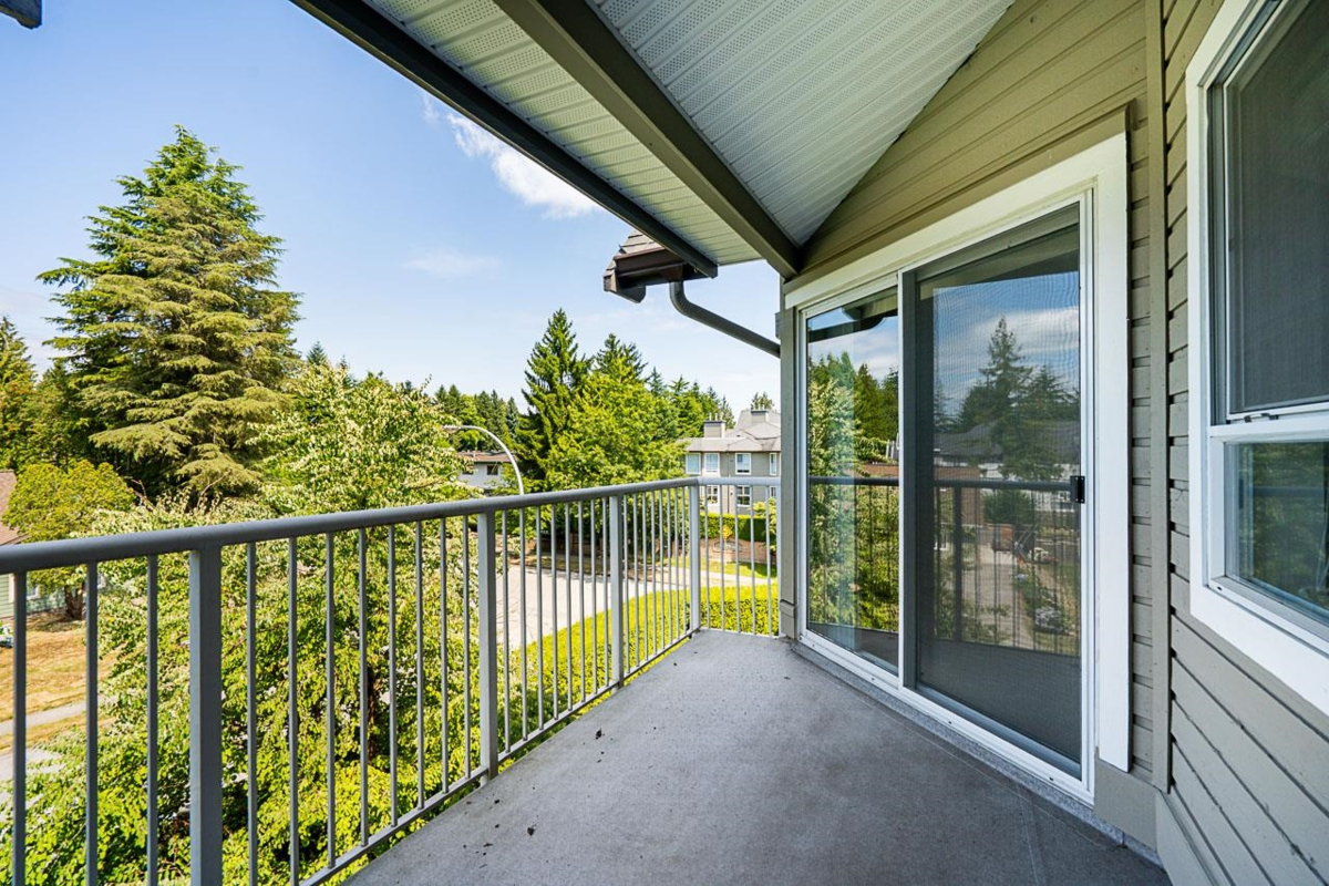 Hallway Photo of 314 15110 108 Avenue, Surrey, BC