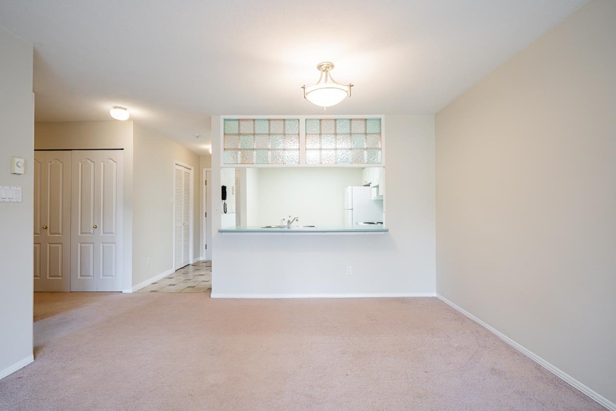 Primary Bathroom Photo of 314 15110 108 Avenue, Surrey, BC