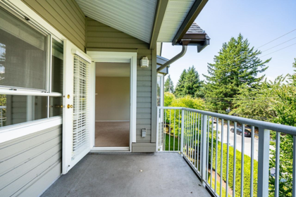 Staircase Photo of 314 15110 108 Avenue, Surrey, BC