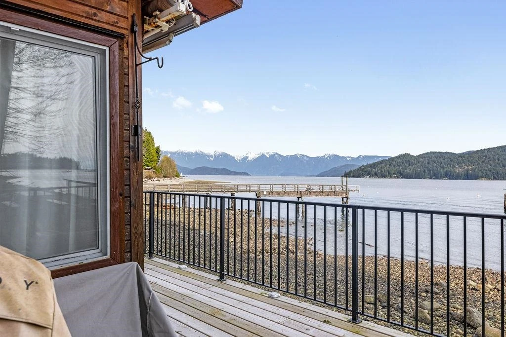 Family Room Photo of 790 Marine Drive, Gibsons, BC