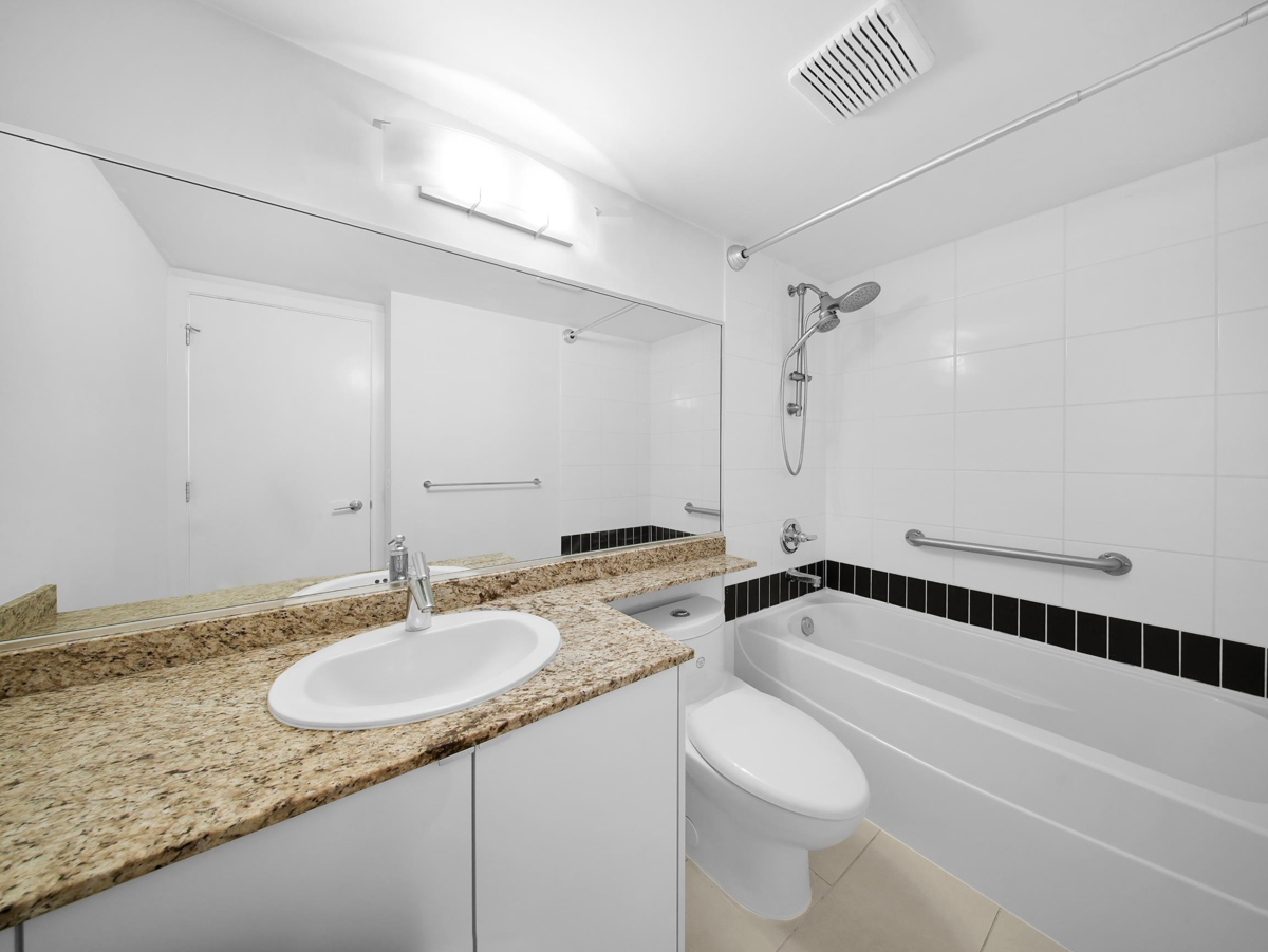 Bedroom 4 Photo of 802 58 Keefer Place, Vancouver, BC