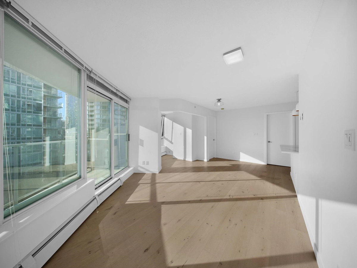 Dining Area Photo of 802 58 Keefer Place, Vancouver, BC