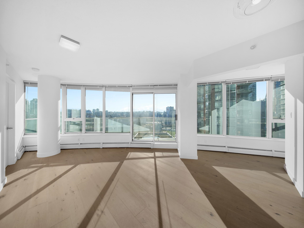 Family Room Photo of 802 58 Keefer Place, Vancouver, BC