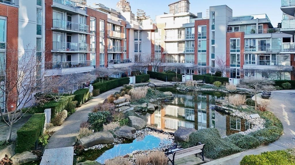 Front Yard Photo of 802 58 Keefer Place, Vancouver, BC