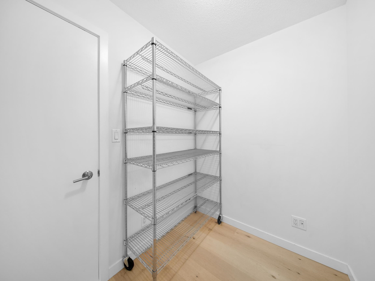 Hallway Photo of 802 58 Keefer Place, Vancouver, BC