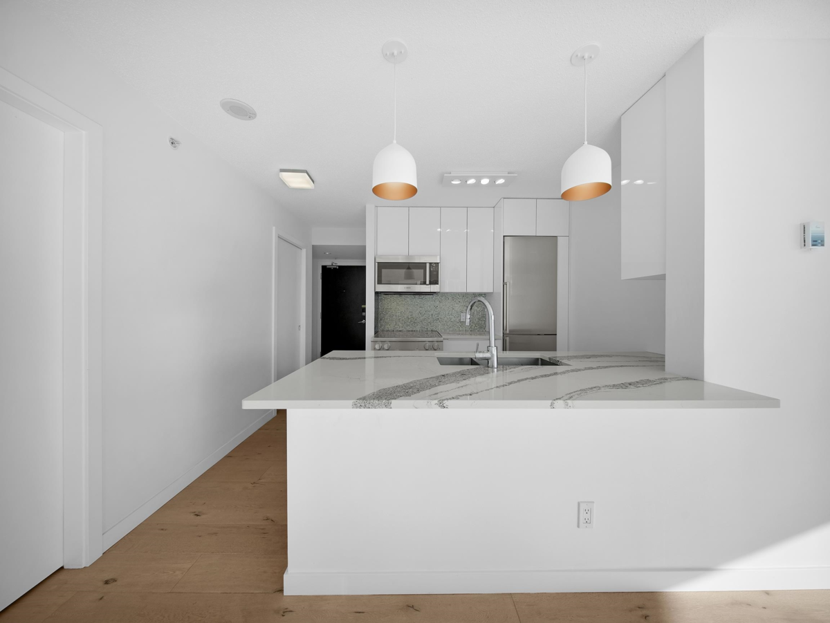 Kitchen Photo of 802 58 Keefer Place, Vancouver, BC