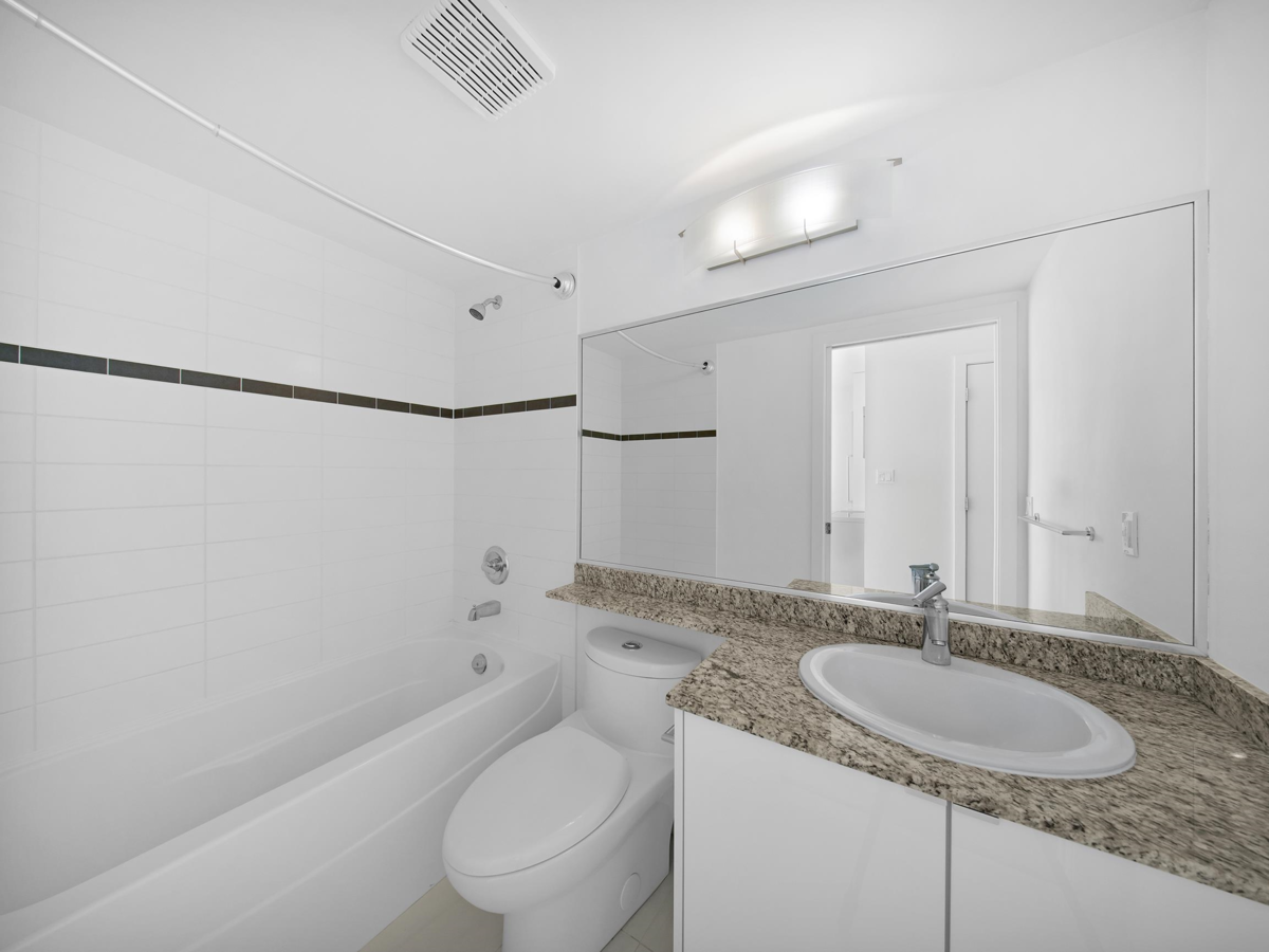 Laundry Room Photo of 802 58 Keefer Place, Vancouver, BC