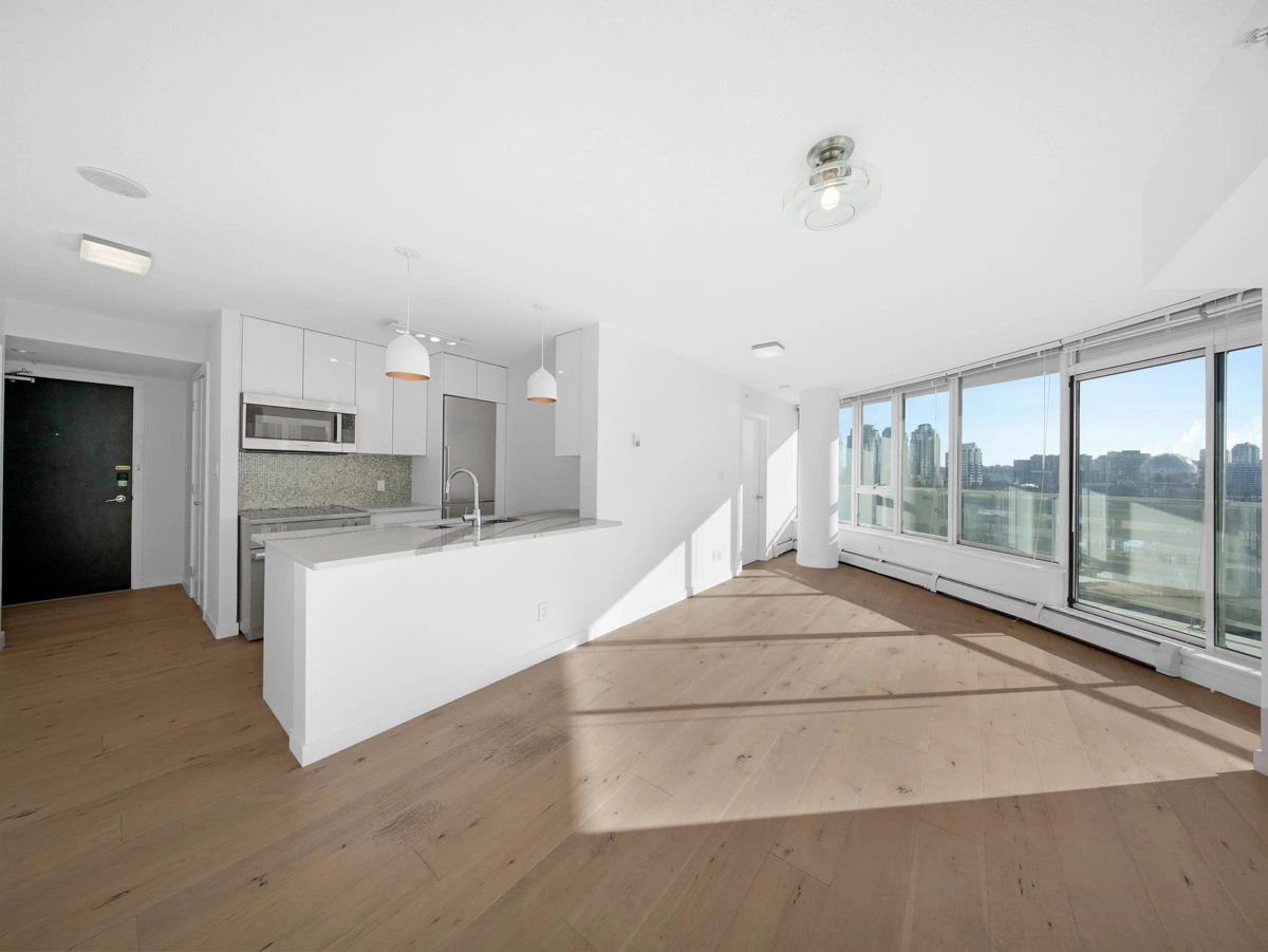 Living Room Photo of 802 58 Keefer Place, Vancouver, BC
